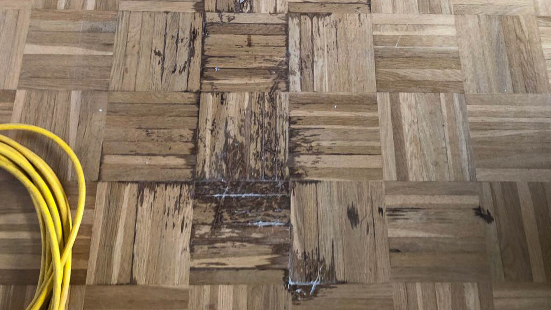 wuerfel-mossaik-eiche-gestreift-min